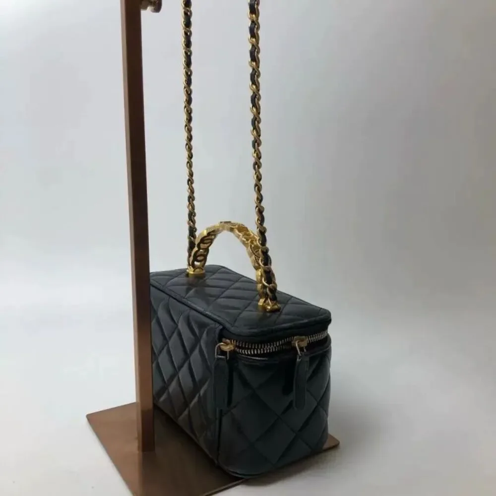 CHANEL brand color